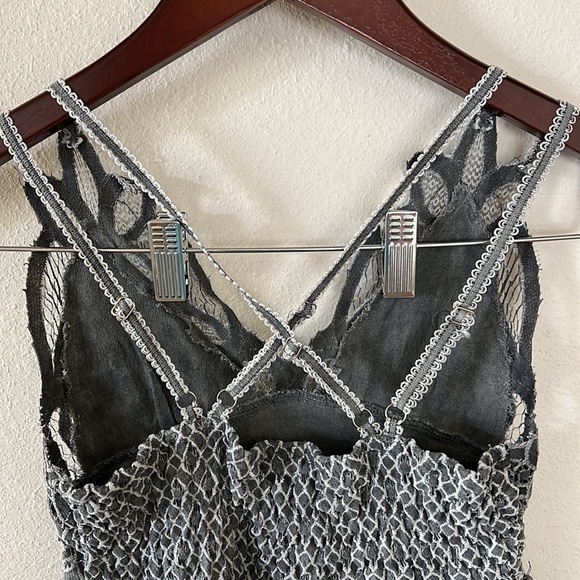 POL Lace Detail Ruffled Tank Top - Picture 6 of 15
